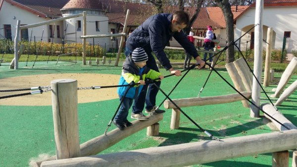 Kiszaladtunk egy új játszótérre